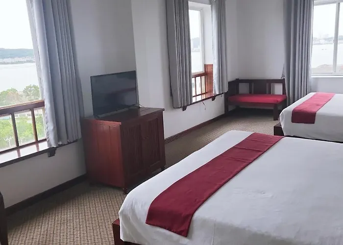 Khách sạn Hidden Charm 3*