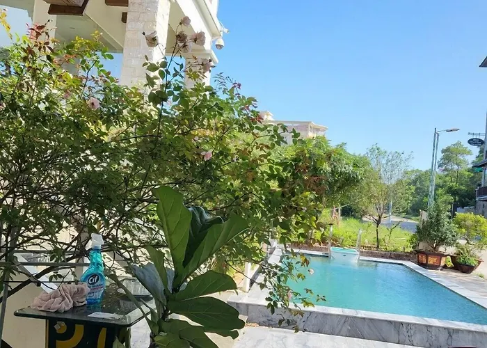 Khách sạn Hidden Charm 3*